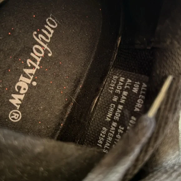 Comfort view solid black tennis shoe - Picture 5 of 5